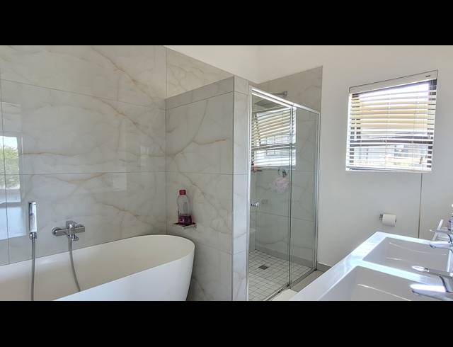 4 BEDROOM HOUSE FOR SALE IN PALM LAKES ESTATE